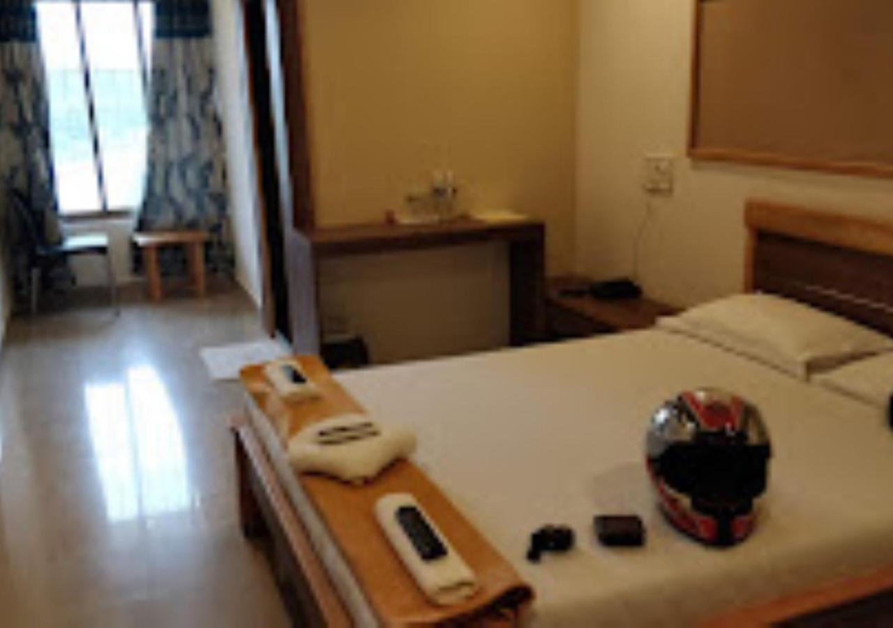 Hotel Jaltarang Kalmath Kankavali エクステリア 写真